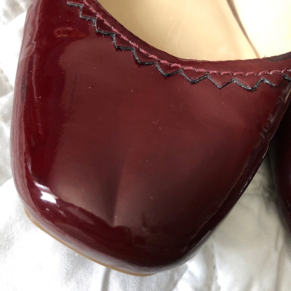 KATE SPADE BURGUNDY PATENT LEATHER FLATS NEVER WORN - Picture 10 of 11